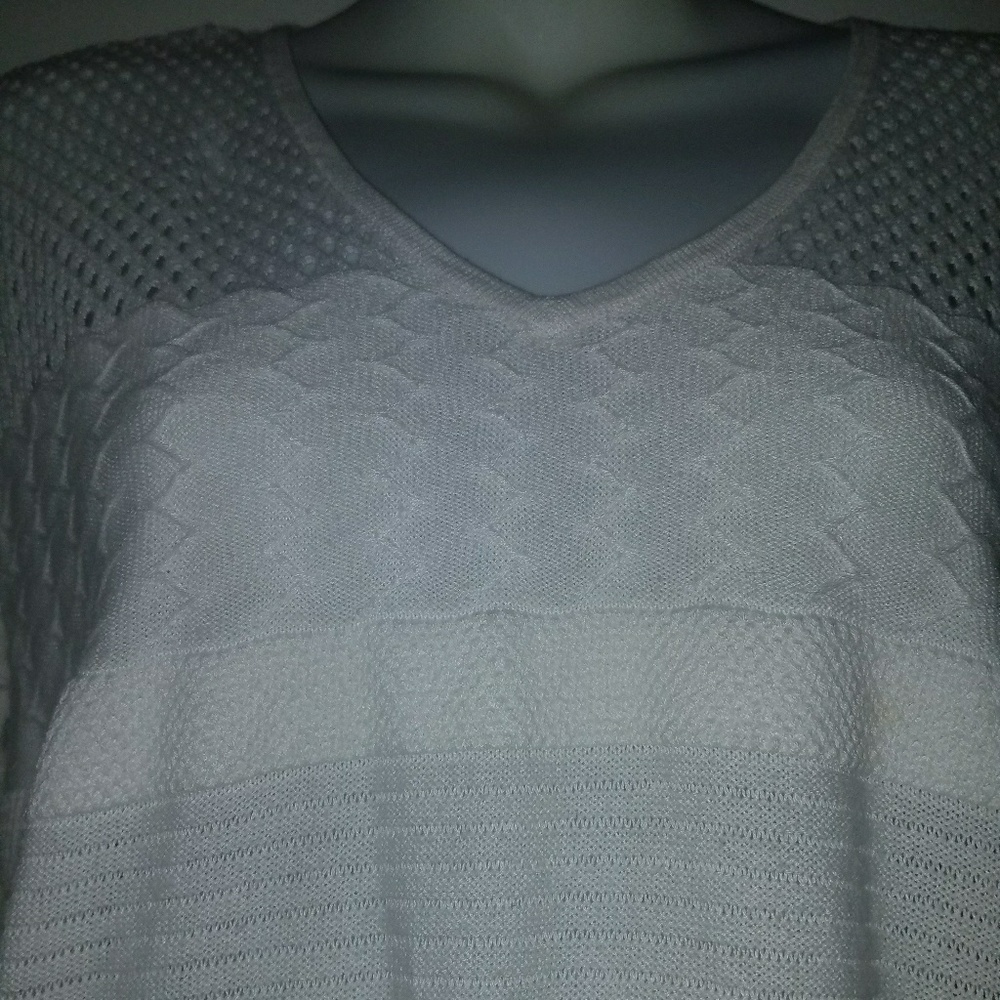 Signature Studio Top - Picture 2 of 4